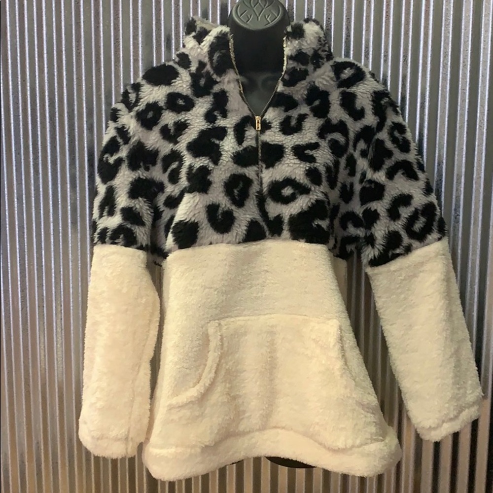 Grey Leopard Sherpa